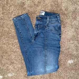 Denizen Levi’s Light Wash Mom Jeans